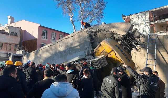 Uşak İMO Başkanı Alp: Yıkım sırasında hayatını kaybeden operatörün 65 yaşında olması, ülke ekonomisinin göstergesidir