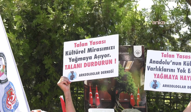 Zeytinlikleri madencilik faaliyetlerine açan teklif, TBMM önünde protesto edildi