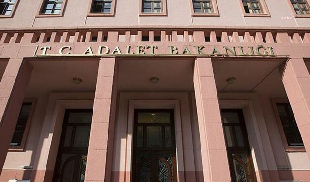 Adalet Bakanlığı: Bakanlıktaki kadın personel sayısı son 5 yılda yüzde 66,59 arttı