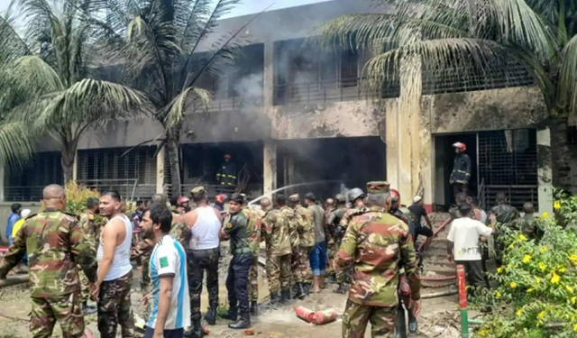 Bangladeş'te savaş jetinin okul kampüsüne çakıldığı kazada ölü sayısı 27’ye yükseldi