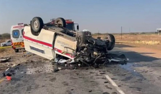 Namibya'da korkunç kaza: 2'si sivil, 16 kişi hayatını kaybetti
