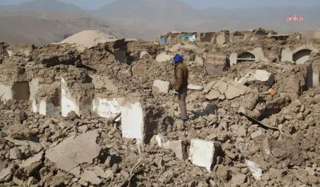 Afganistan'daki depremde ölü sayısı 800'ü geçti