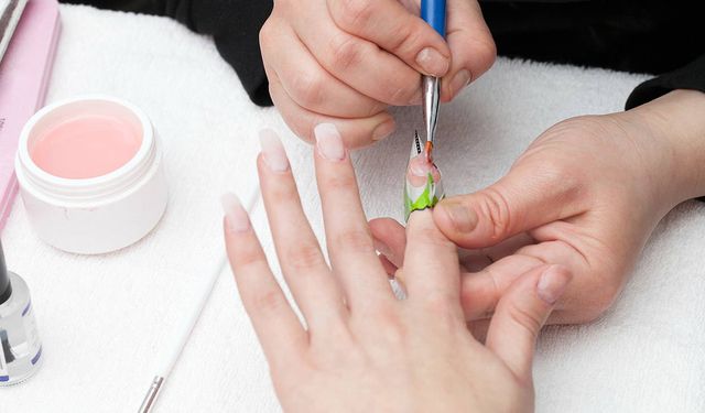 Avrupa Birliği'nden jel tırnak yasağı