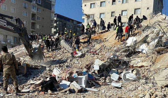 Depremde yıkılan Firuz Mutlu Apartmanı davası ertelendi