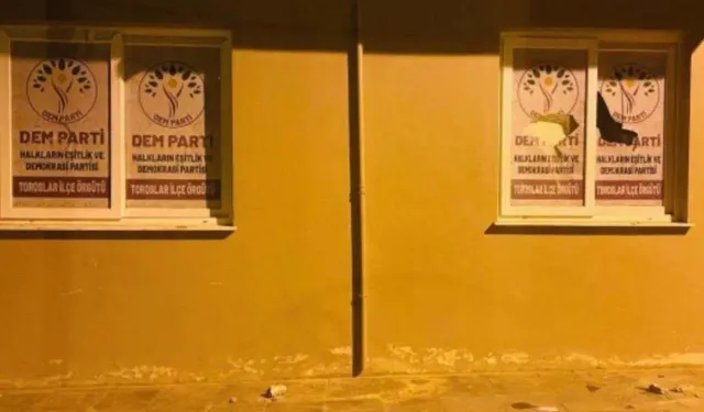 DEM Parti Toroslar İlçe Örgütü binasına taşlı saldırı!