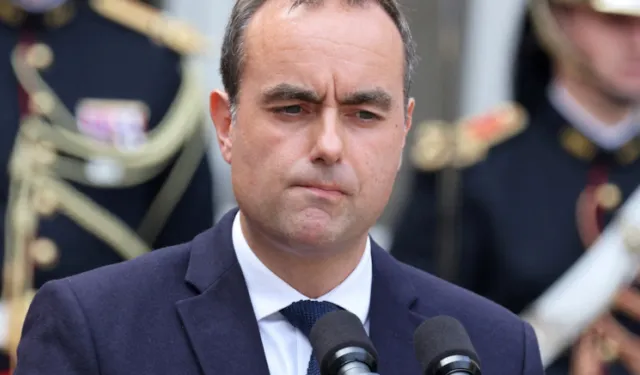 Fransız Başbakanı istifa etti, Euro çakıldı