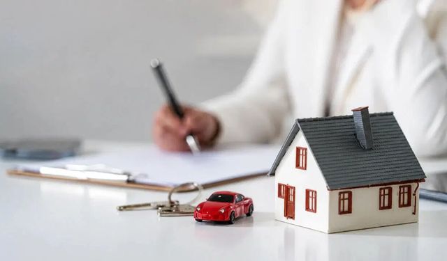 Ticaret Bakanlığı’ndan oto galerici ve emlakçılara milyonluk ilan cezası