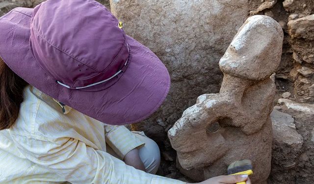 Karahantepe'de heyecanlandıran keşif: 11 bin yıllık heykel bulundu