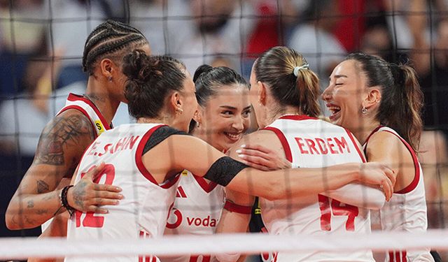 Filenin Sultanları, Avrupa Şampiyonası'nda finale yükseldi! Sırbistan'a set vermedik