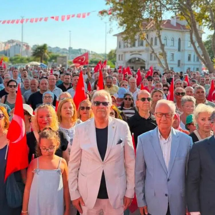 Bandırma'da CHP'den toplu istifa! Belediye Başkanı Mirza ve 16 meclis üyesi YENİ Parti'ye geçti