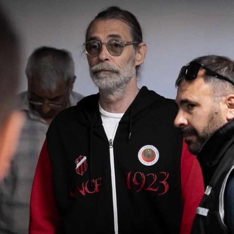 Erdal Beşikçioğlu görevden uzaklaştırıldı