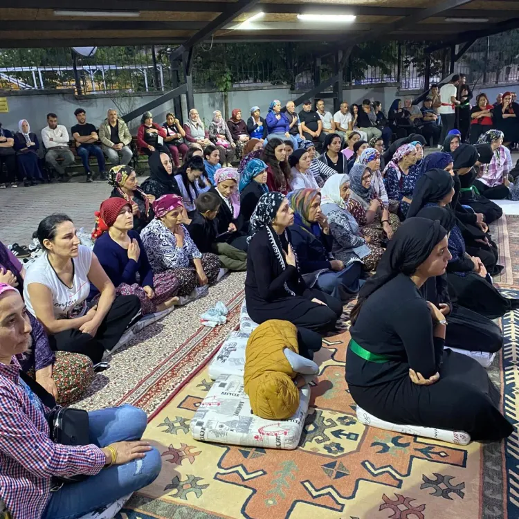 Tahliye tebligatına tepki: Yüzlerce kişi Birlik Cemi'nde toplandı