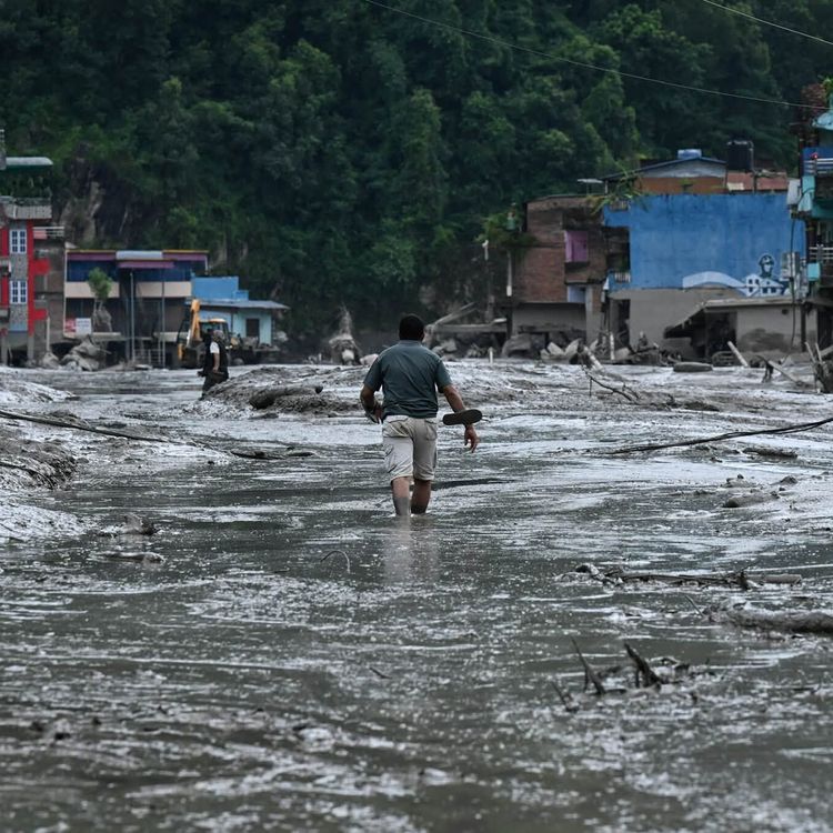 Çin-Nepal sınırında yeni felaket alarmı! Buzul gölü taşmaya başladı