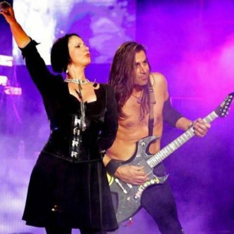 Şebnem Ferah sahnelere döndü, eski gitaristinden tepki geldi