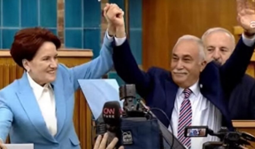 Ahmet Eşref Fakıbaba resmen İYİ Parti’de: Rozetini Akşener taktı