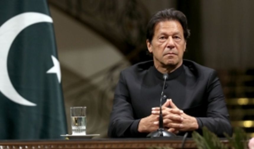 Pakistan'da eski başbakana suikast girişimi