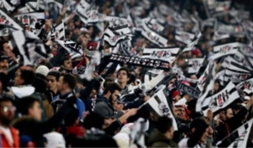 Beşiktaş taraftarlarından 29 Ekim'e özel İzmir Marşı