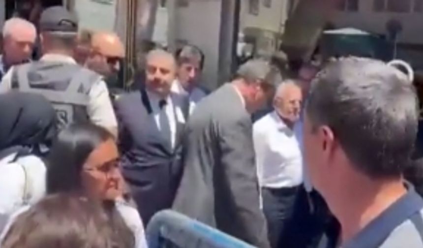 Öldürülen doktor Ekrem Karakaya'nın cenaze töreninde Bakan Koca'ya büyük protesto