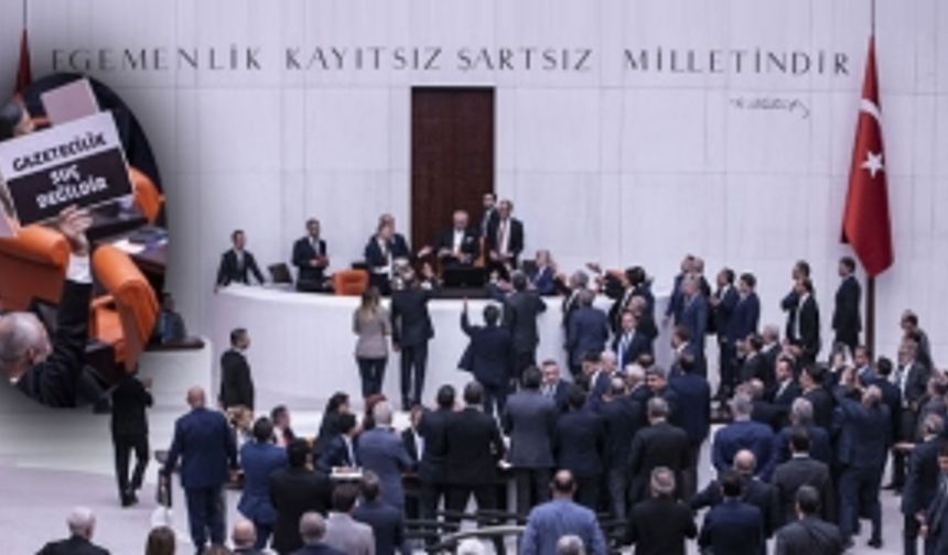Meclis'te 'Sansüre Hayır' protestosu: TBMM Başkanvekili Haydar Akar oturumu kapatmak zorunda kaldı