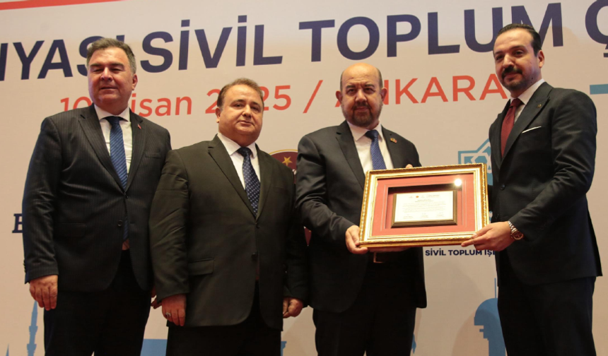 Tamer Atalay’a “35. Hizmet Yılı Onur Ödülü” Takdim Edildi