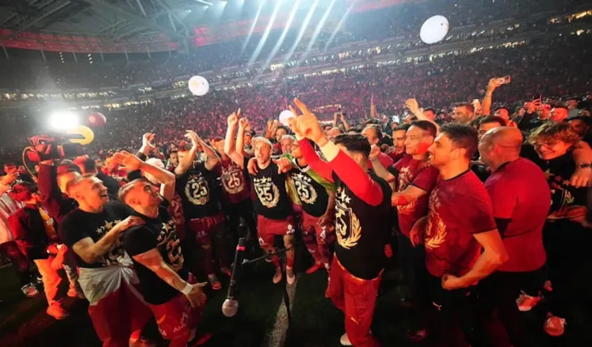 Galatasaray drone gösterisiyle büyüledi
