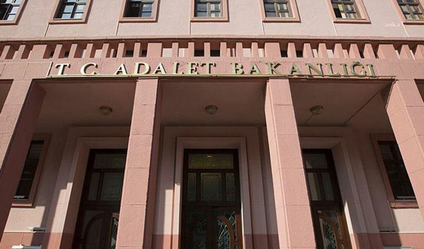 Adalet Bakanlığı: Bakanlıktaki kadın personel sayısı son 5 yılda yüzde 66,59 arttı
