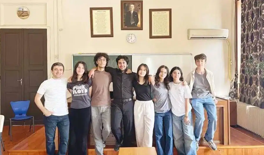 Cağaloğlu Anadolu Lisesi'nden büyük başarı! İlk Türk ekibi oldular