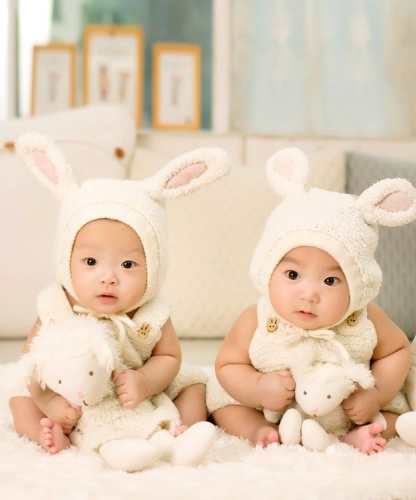 Human Reproduction dergisindeki küresel bir incelemeye göre, ikiz bebek doğumlarında 30 yıllık bir rekor kırıldı. Asya&#039;da yüzde 32&#039;lik artış olurken, Kuzey Amerika’da yüzde 71&#039;lik bir artış oldu. (BBC)Çeviri: İsmail Cömert / polemikhaber.com