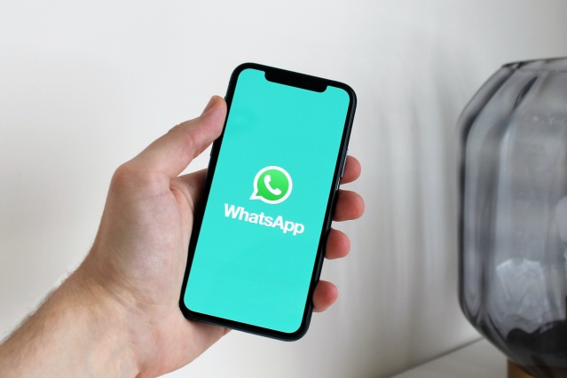 Dünyanın en çok kullanılan mesajlaşma uygulaması olan WhatsApp, yeni özellikler üzerinde çalışıyor. Şirket son olarak Türkiye&#039;de iki yeni özelliği aktifleştirdi.
