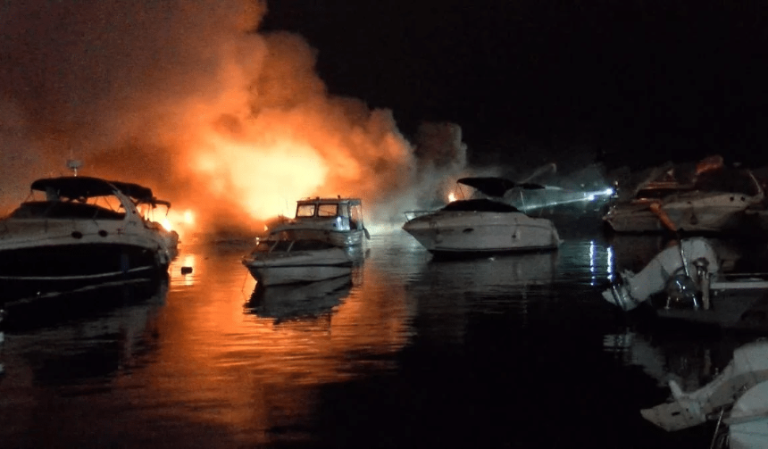 bostancı sahılde tekne yangını foto1
