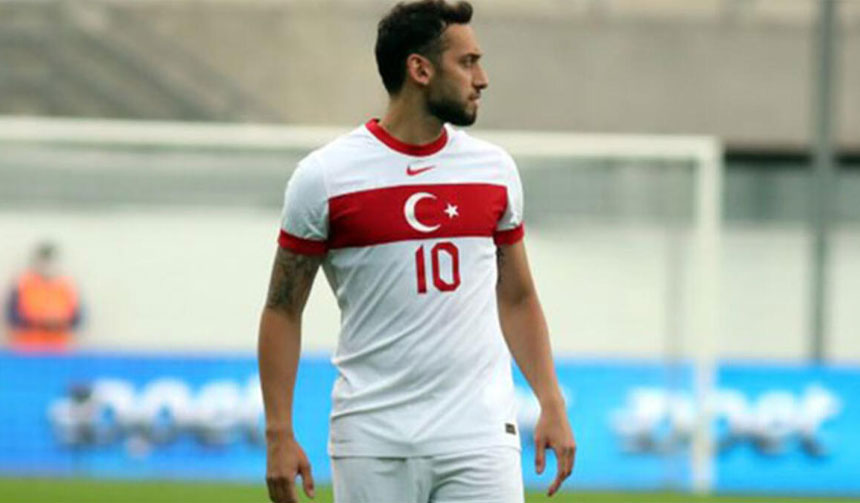 Hakan-Çalhanoğlu'ndan-Emre-Mor-ve-Stefan-Kuntz-yanıtı