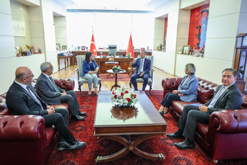 Dem Parti Heyeti Chp Lideri Ozel Le Gorusuyor
