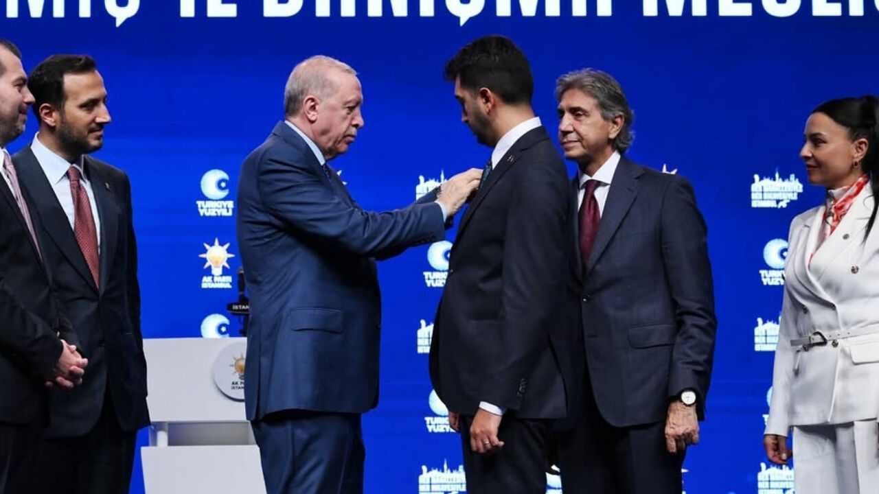 Ali Eren Bingol Ak Partiye Katildi
