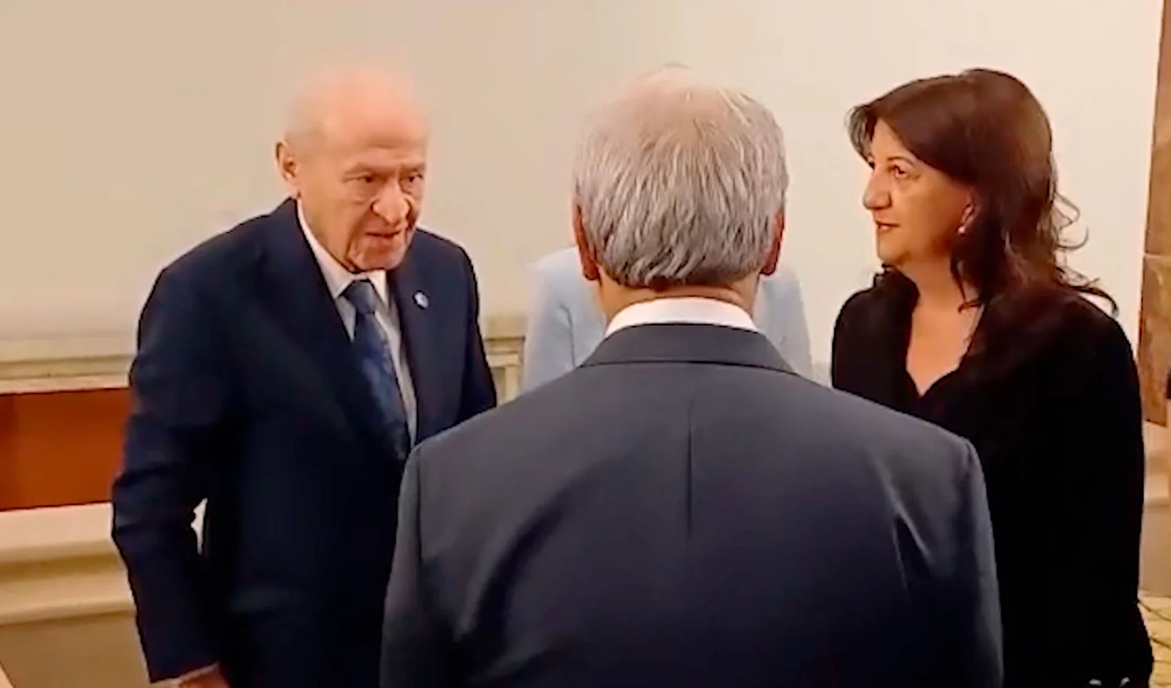 Kapak Bahceli Ile Dem Parti Arasinda Samimi Selamlasma 046986