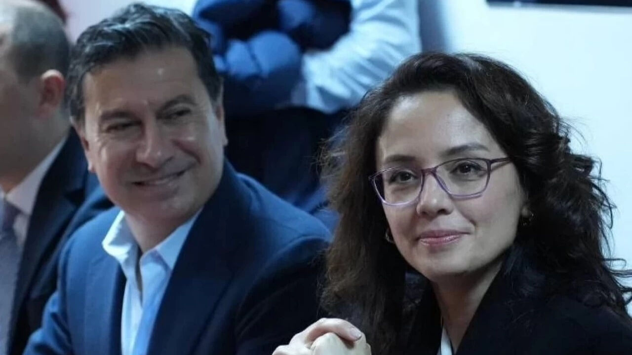 Karı-koca başkanlar rakip oldu! Biri CHP’de kaldı, diğeri Yeni Parti’ye geçti
