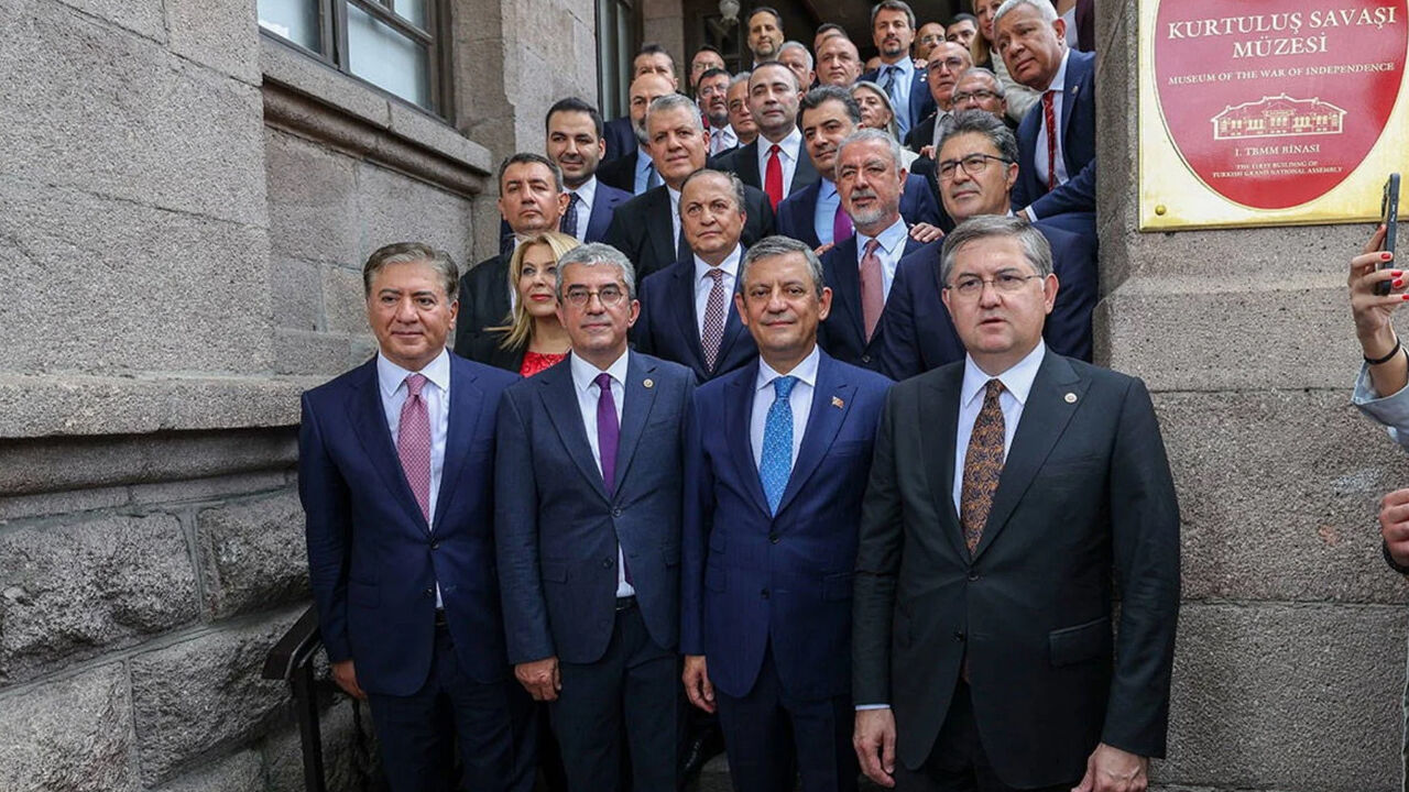 YENİ Parti için flaş iddia: Özel'in 3 prensi görevi devrediyor